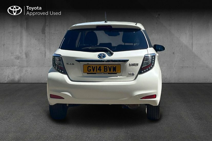 Toyota Yaris Hatchback White #12