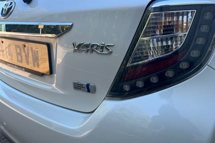 Toyota Yaris Hatchback White #23