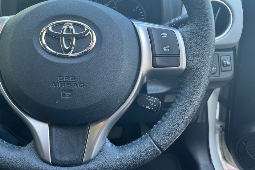 Toyota Yaris Hatchback White #14