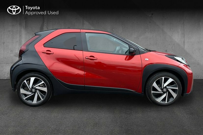 Toyota Aygo X 1.0 Vvt-i Edge Hatchback 72 Ps Red #4