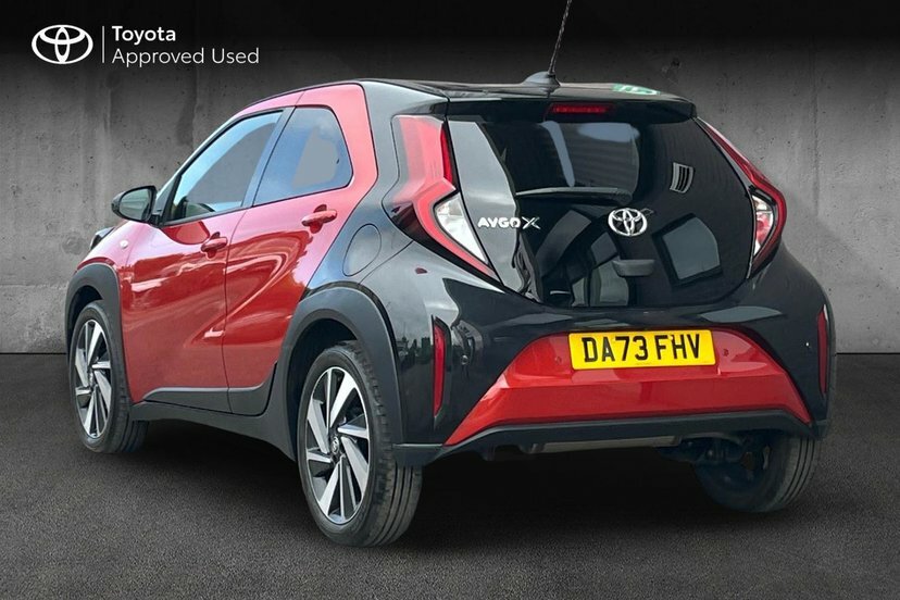 Toyota Aygo X 1.0 Vvt-i Edge Hatchback 72 Ps Red #3