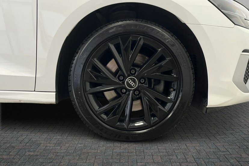 Audi A3 1.4 Tfsie 40 Sport Sportback Plug-in Hy White #5