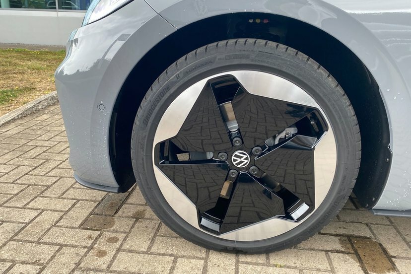 Volkswagen ID.3 Pro 59Kwh Essential Hatchback 2 Black #33