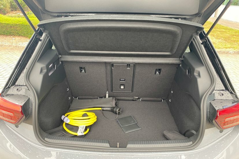 Volkswagen ID.3 Pro 59Kwh Essential Hatchback 2 Black #12