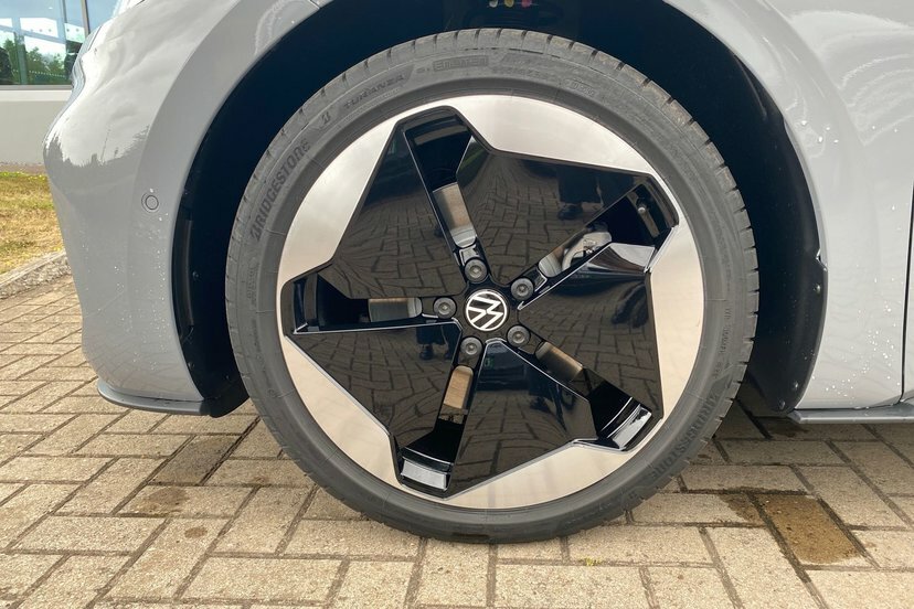 Volkswagen ID.3 Pro 59Kwh Essential Hatchback 2 Black #18