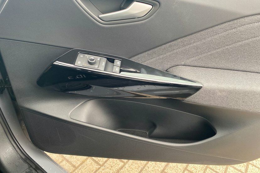 Volkswagen ID.3 Pro 59Kwh Essential Hatchback 2 Black #42