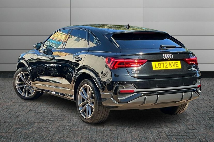 Audi Q3 1.5 Tfsi Cod 35 Black Edition Sportback Black #3