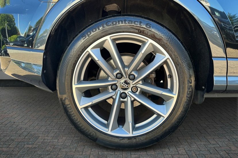 Audi Q3 1.5 Tfsi Cod 35 Black Edition Sportback Black #5