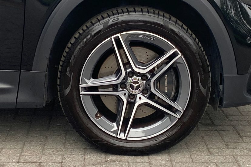 Mercedes-Benz GLB Class Glb220d Amg Line Executive Black #4