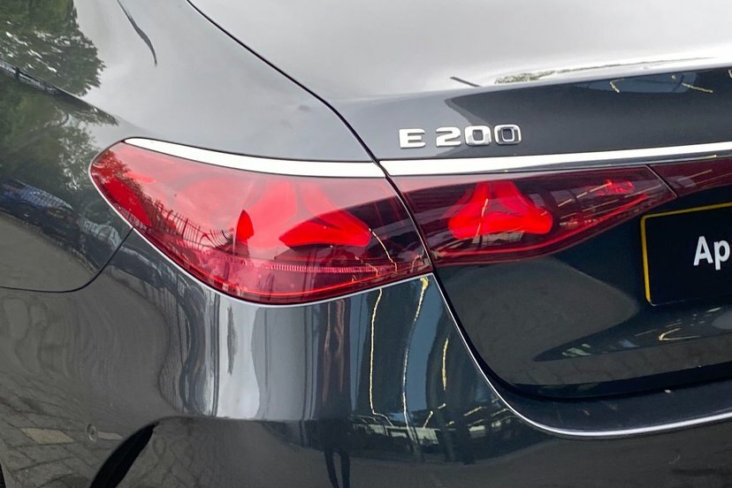 Mercedes-Benz E Class 2.0 E200h Mhev Exclusive Premium Plus G-tronic Silver #23