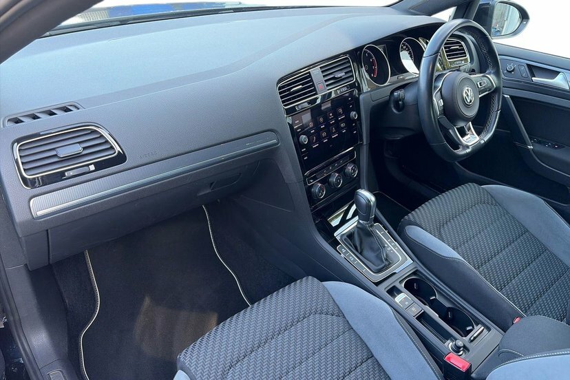 Volkswagen Golf 1.5 Tsi Evo R-line Hatchback Dsg 150 P Black #2