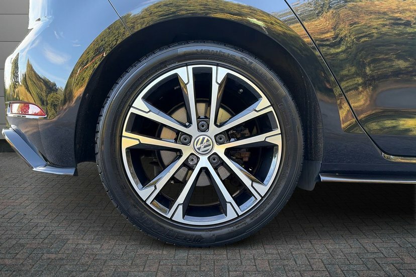 Volkswagen Golf 1.5 Tsi Evo R-line Hatchback Dsg 150 P Black #5