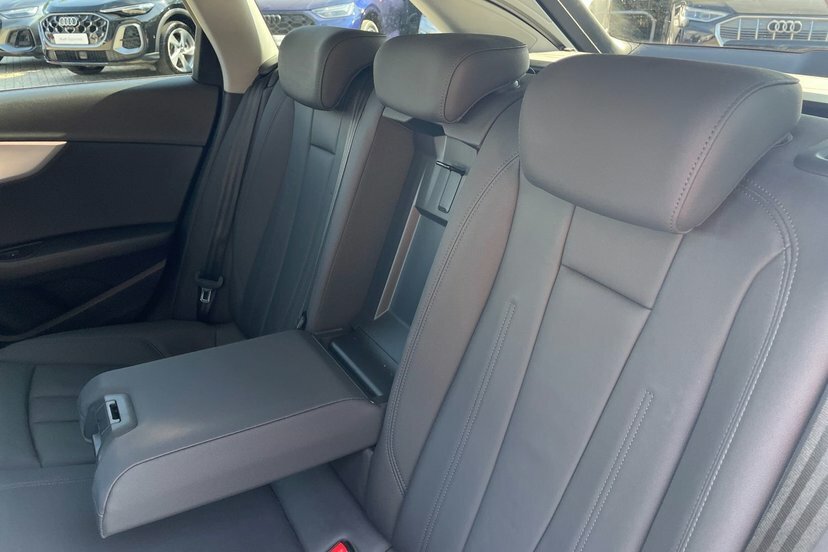 Audi A4 Avant 40 Tfsi 204 Black Edition S Tronic Blue #20