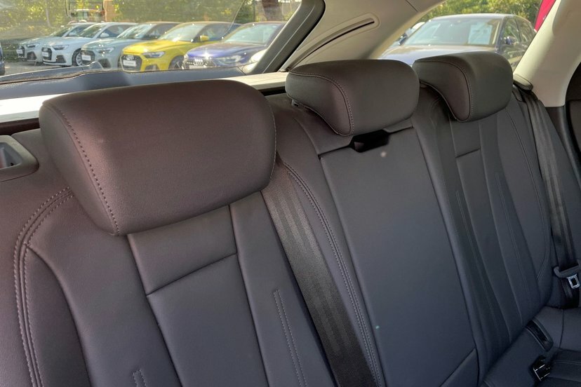 Audi A4 Avant 40 Tfsi 204 Black Edition S Tronic Blue #19