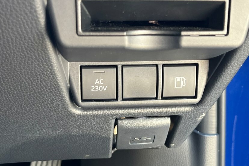 Toyota Prius 2.0 Phev Excel Cvt White #31