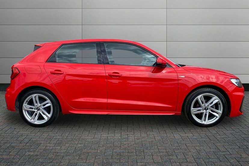 Audi A1 1.0 Tfsi 25 S Line Sportback 95 Red #4