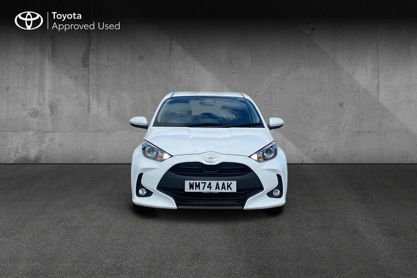 Toyota Yaris Design White #15