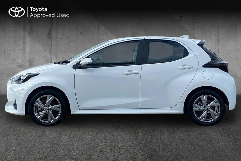 Toyota Yaris Design White #17