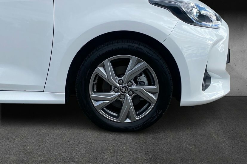Toyota Yaris Design White #18