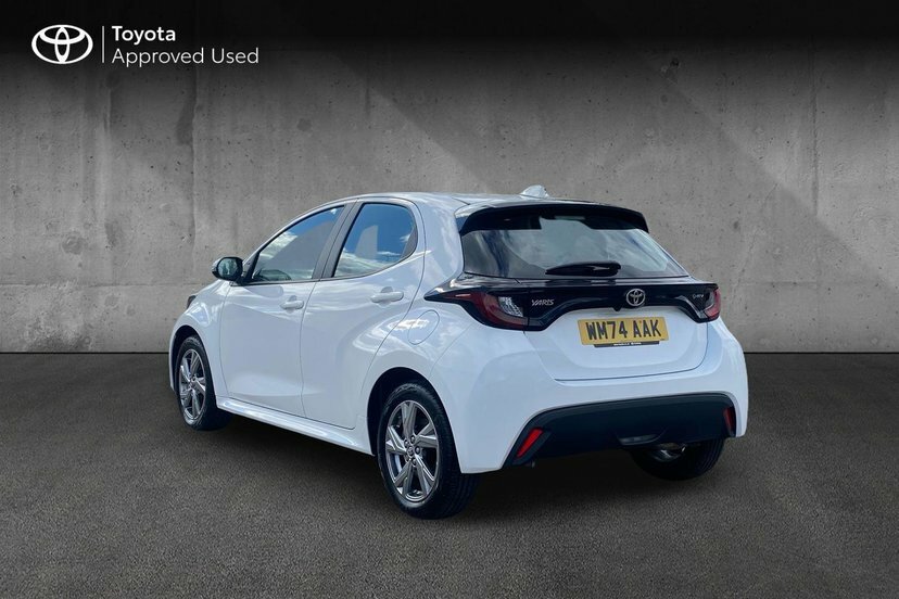 Toyota Yaris 1.5 Vvt-h Icon Hatchback Hybrid E-cvt White #4