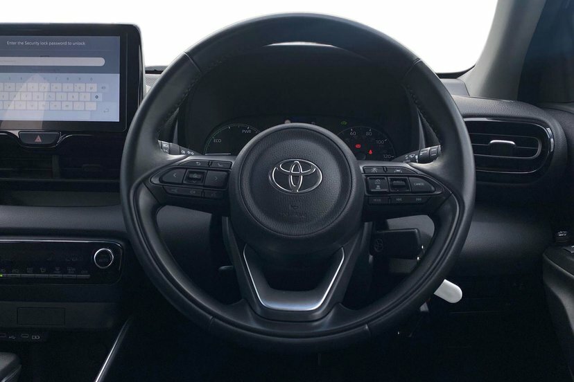 Toyota Yaris Design White #8