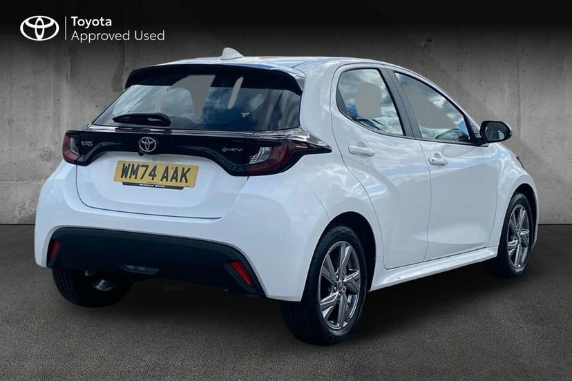 Toyota Yaris 1.5 Vvt-h Icon Hatchback Hybrid E-cvt White #2