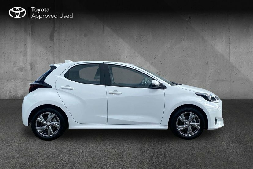 Toyota Yaris Design White #16