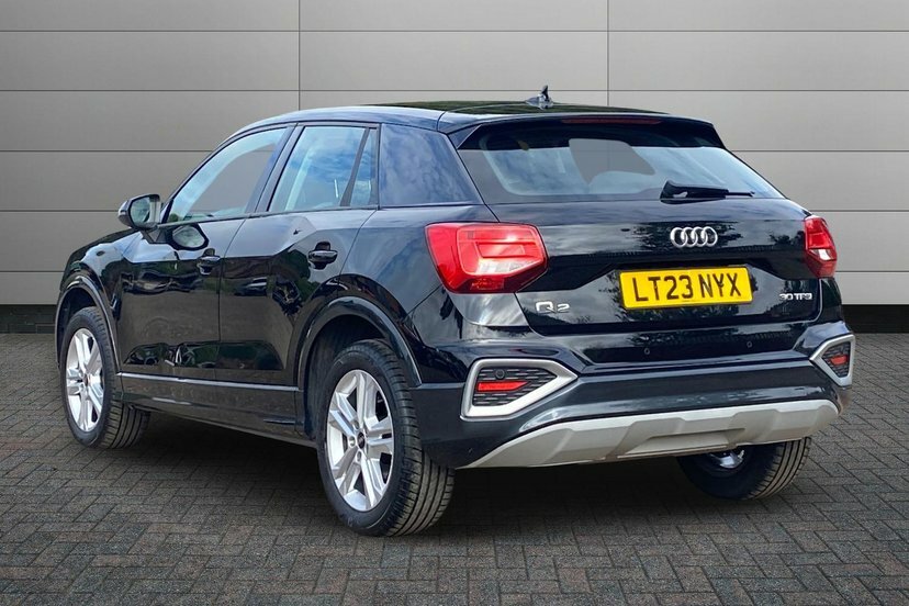 Audi Q2 1.0 Tfsi 30 Sport Suv 110 Ps Black #3