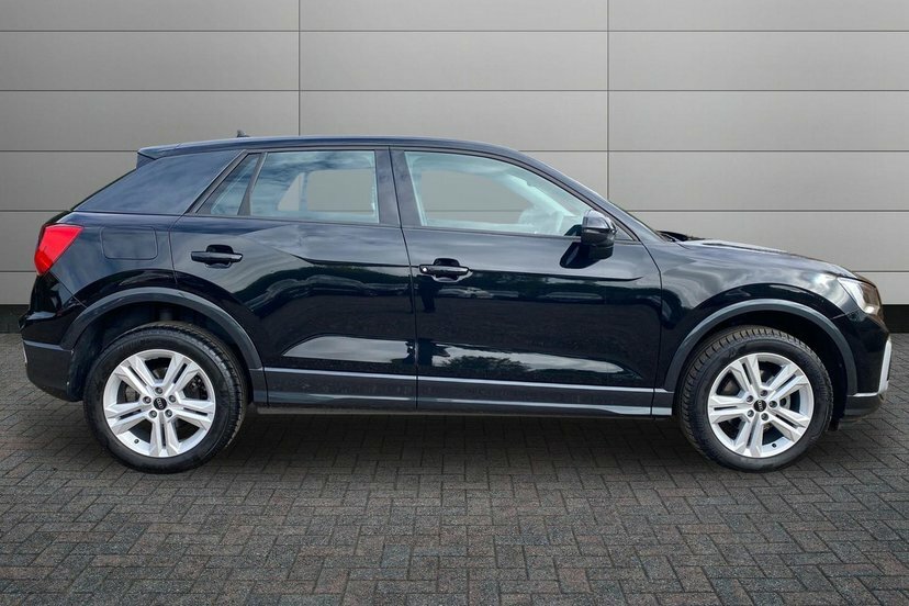 Audi Q2 1.0 Tfsi 30 Sport Suv 110 Ps Black #4