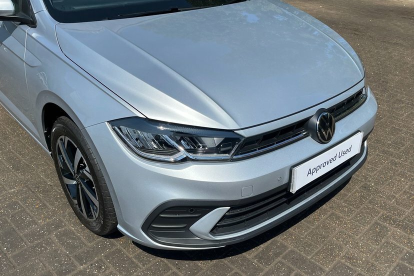 Volkswagen Polo Match White #9