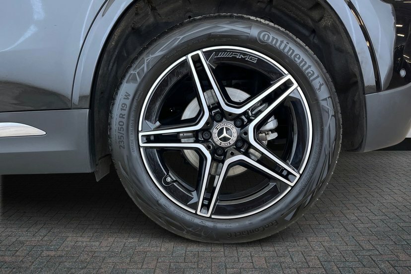 Mercedes-Benz GLA Class Gla200d Amg Line Executive Black #4