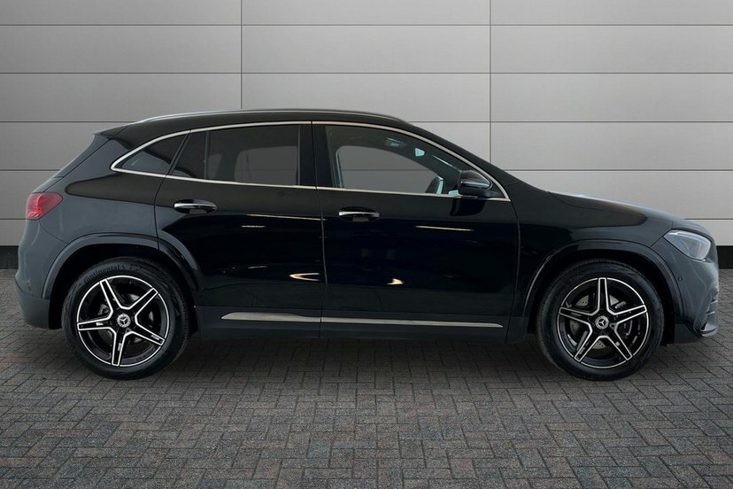 Mercedes-Benz GLA Class Gla200d Amg Line Executive Black #3