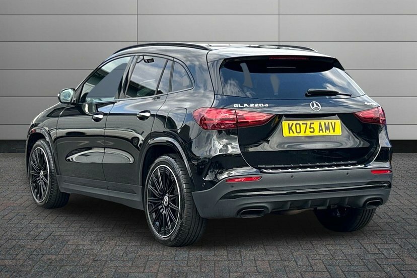 Mercedes-Benz GLA Class 2.0 Gla220d Amg Line Premium Plus Suv Black #2
