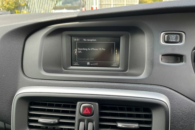Volvo V40 2.0L T2 Momentum 121 Bhp White #19