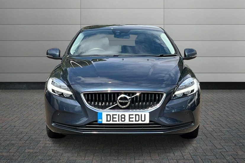Volvo V40 2.0L T2 Momentum 121 Bhp White #7