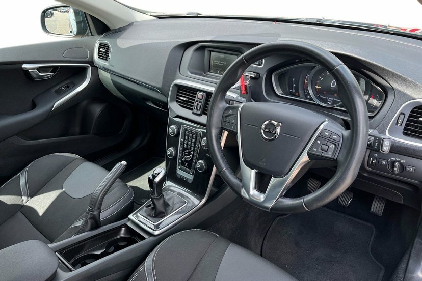 Volvo V40 2.0 T3 Momentum Hatchback 152 P Blue #6