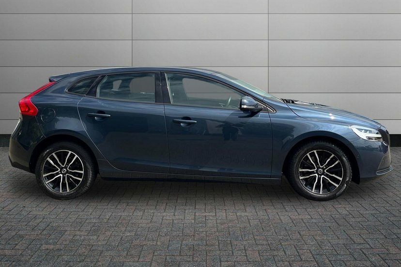 Volvo V40 2.0 T3 Momentum Hatchback 152 P Blue #4