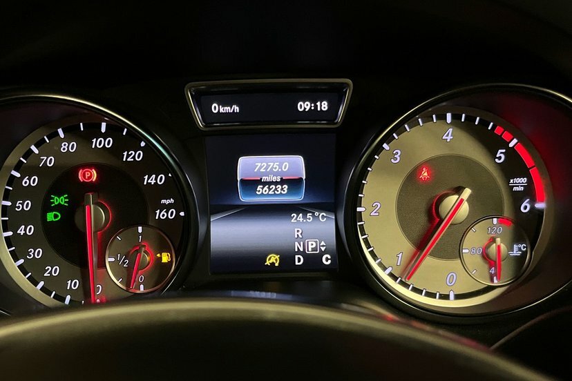 Mercedes-Benz GLA Class 220 Cdi 4Matic Amg Line Red #13