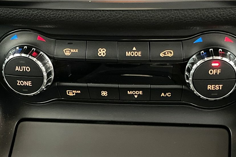 Mercedes-Benz GLA Class 220 Cdi 4Matic Amg Line Red #23