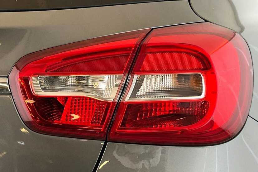 Mercedes-Benz GLA Class 220 Cdi 4Matic Amg Line Red #27