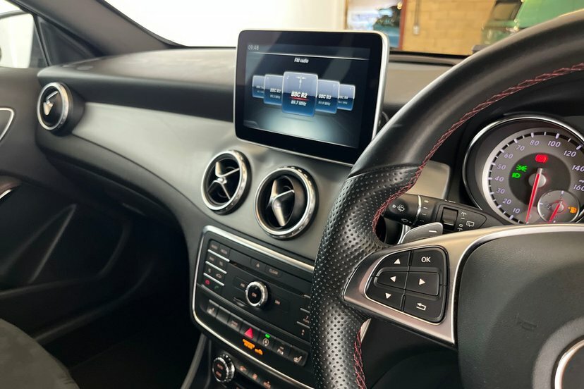 Mercedes-Benz GLA Class 220 Cdi 4Matic Amg Line Red #46