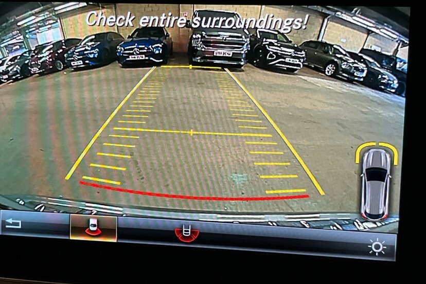 Mercedes-Benz GLA Class 220 Cdi 4Matic Amg Line Red #24