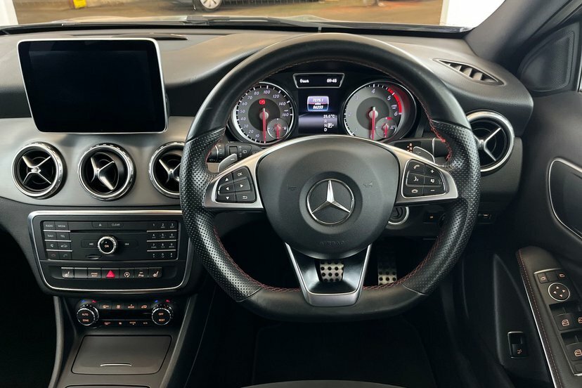 Mercedes-Benz GLA Class 220 Cdi 4Matic Amg Line Red #39