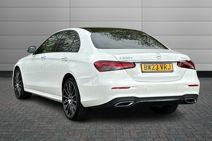 Mercedes-Benz E Class 2.0 E300dh Mhev Amg Line Night Edition Premium Pl White #2