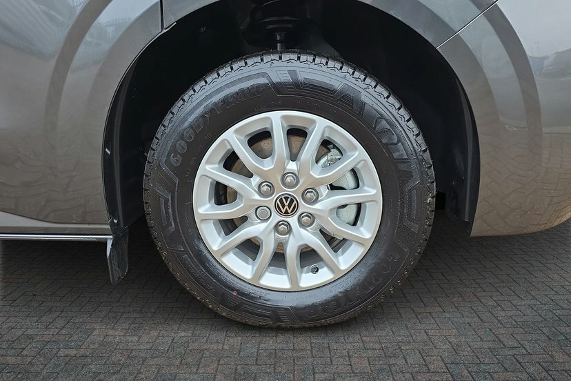 Volkswagen E-Transporter T32 65Kwh Commerce Pro Panel Van AK75KFD #5