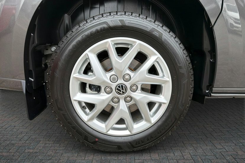Volkswagen Transporter Shuttle 210Kw 65Kwh Minibus Style EY26XYL #5
