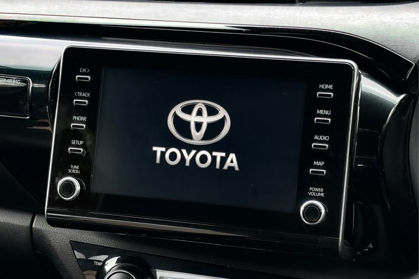 Toyota HILUX 2.8 D-4d Invincible Pickup Double Cab A Black #6