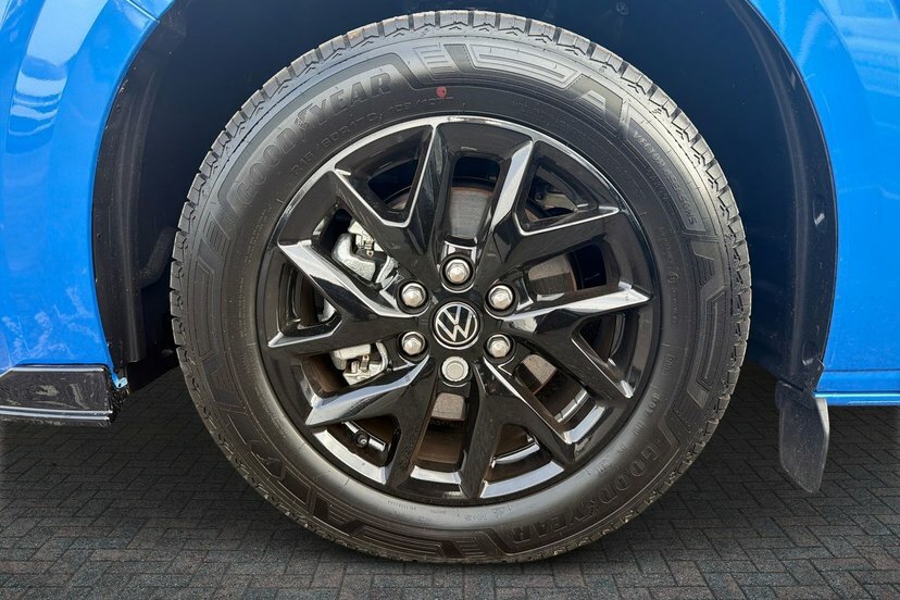 Volkswagen E-Transporter 160Kw 65Kwh Commerce Pro Van EY26XZH Blue #5