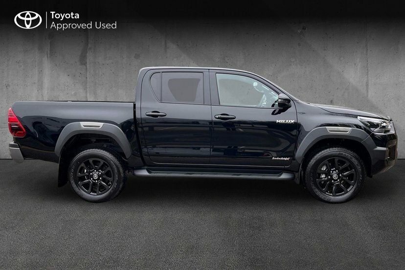 Toyota HILUX 2.8 D-4d-h Invincible X Pickup Hybrid A GD75CRU Black #4