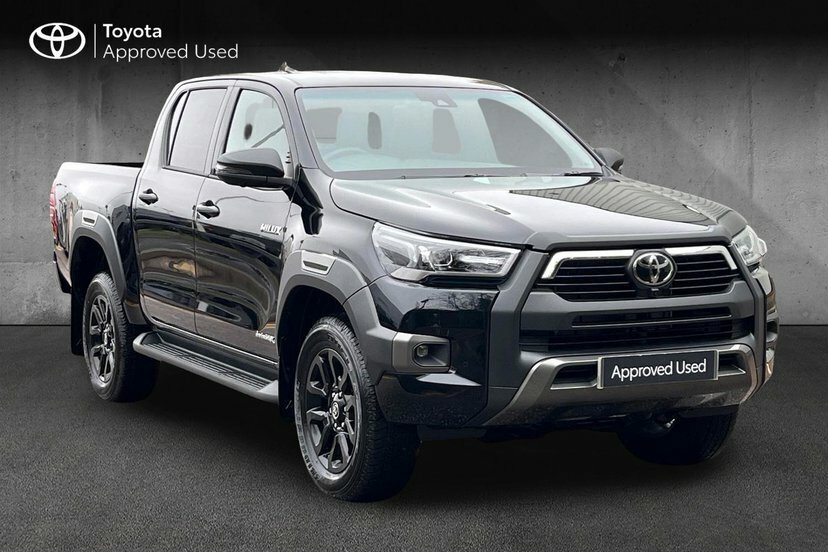 Toyota HILUX 2.8 D-4d-h Invincible X Pickup Hybrid A Black